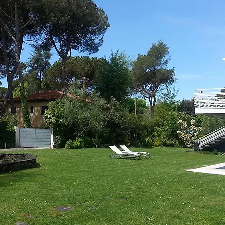 Forte Dei Marmi Zoe *